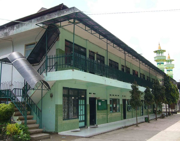 Pesantren Al Karimi Gresik