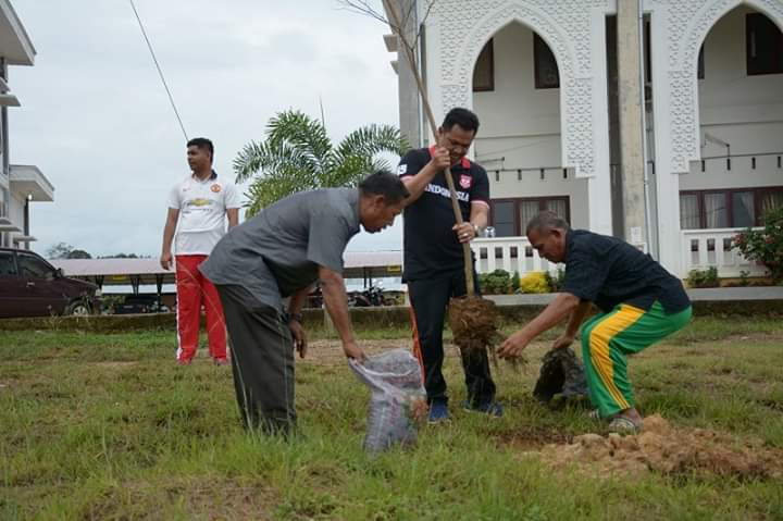 Gotong Royong Perdana, Sekda Aceh Timur Tanam Pohon