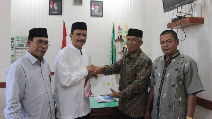 Kemenag Nagan Raya Terima Sertifikat Tanah Wakaf