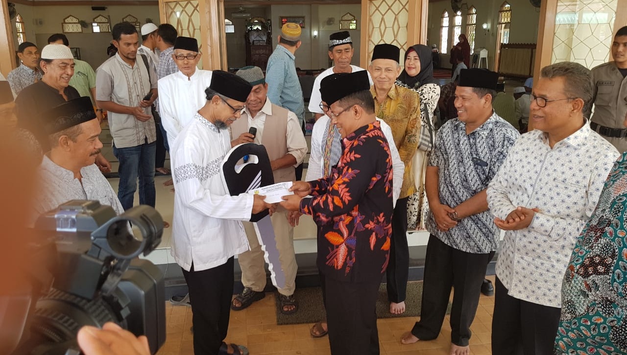 Wali Kota Serahkan Tiga Becak Motor saat Hadiri Maulid di Sukaramai