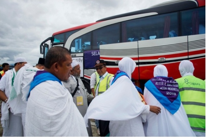 Jamaah Calon Haji Aceh Kloter Pertama Terbang ke Tanah Suci