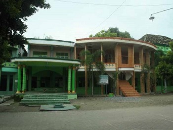 Pesantren Al-Musthofawiyah Tuban