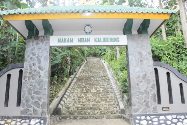 Menapak Tilas dan Bertawassul di Makam Panembahan Kalibening