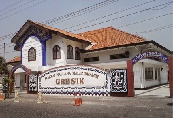 Bersafari Religi dan Berdo'a di Makam Sunan Gresik