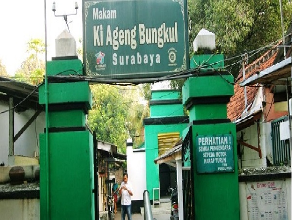 Traveling di Surabaya dan Ziarah Makam Sunan Bungkul