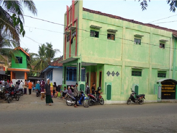 Pesantren Al-Istiqomah Petanahan Kebumen