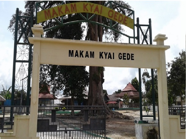 Menapaki Jejak dan Berdo'a di Makam Kyai Gede Kotawaringin Lama