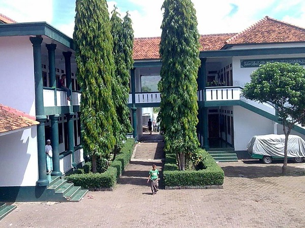 Pesantren Qirooatussab’ah Kudang Garut
