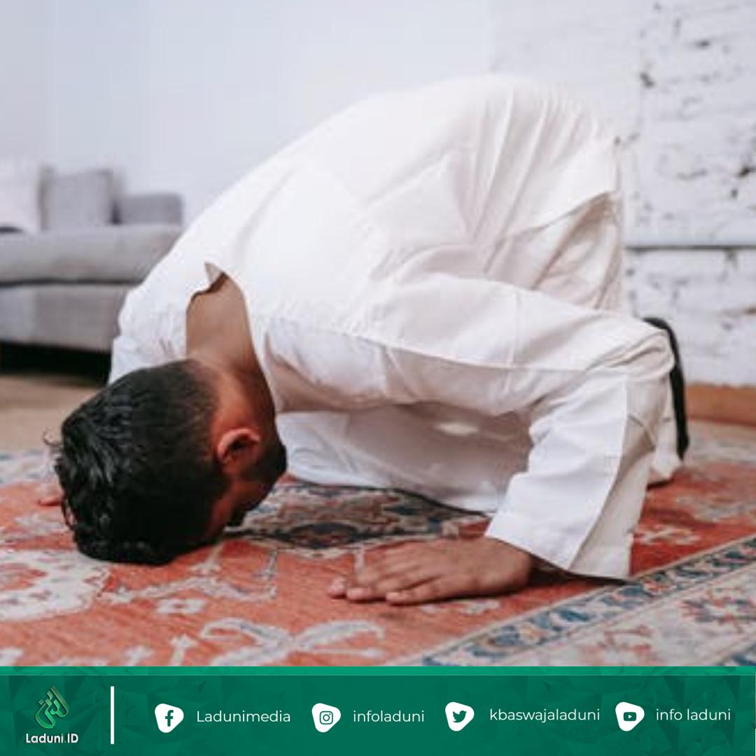 0307. Hukum Mengeraskan Bacaan Saat Shalat Sendirian