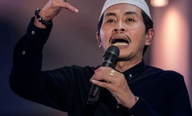 KH Anwar Zahid : Jangan Mudah Mengkafirkan Orang Lain