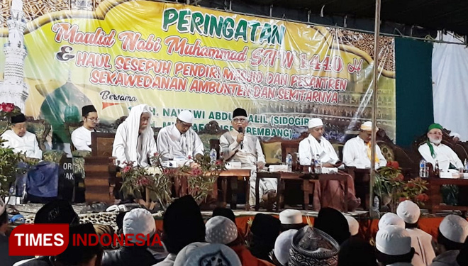 Anjurkan Maulidan Tiap Malam, Gus Mus Sebut Maulid Nabi Bid'ah