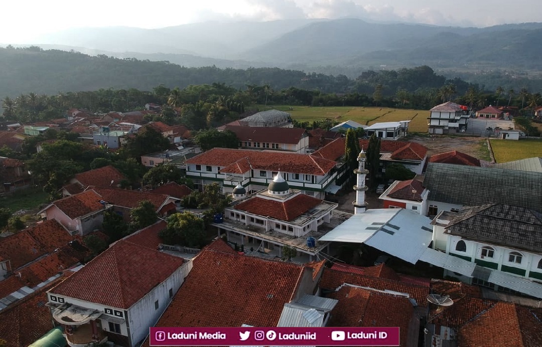 Ziarah di Makam KH. Ma’mun Bakri, Muasis Pesantren Qiroatussab'ah Kudang, Garut