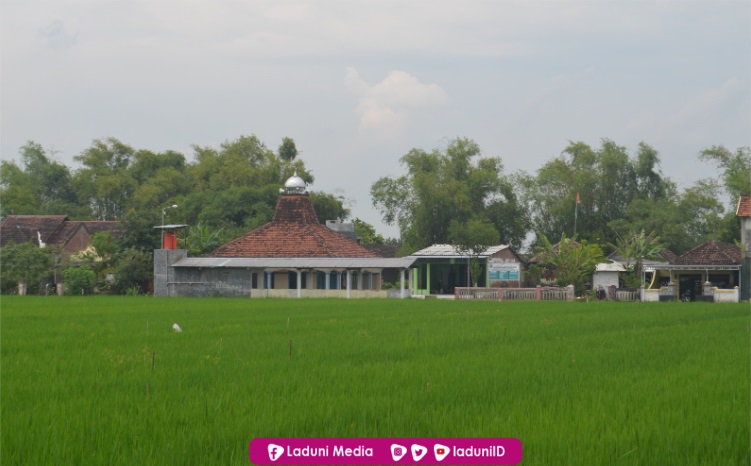 Pesantren Roudlotul Qurro' Wal Munsyidin Mojokerto