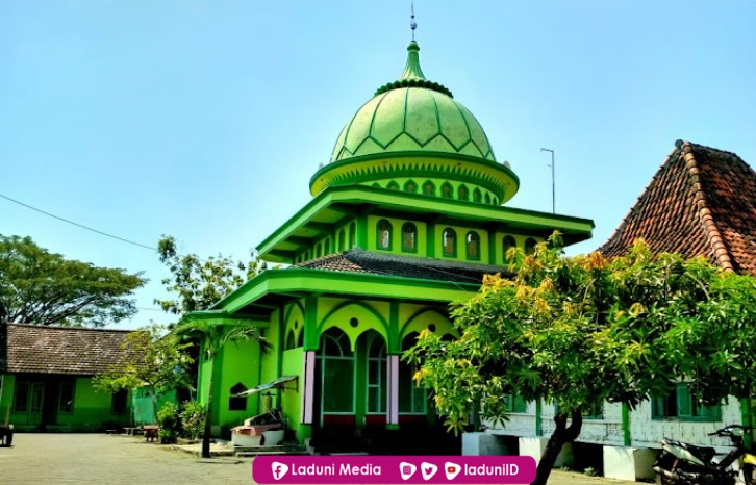 Ziarah di Makam KH. Hamdani, Muasis Pesantren Al-Hamdaniyah Sidoarjo