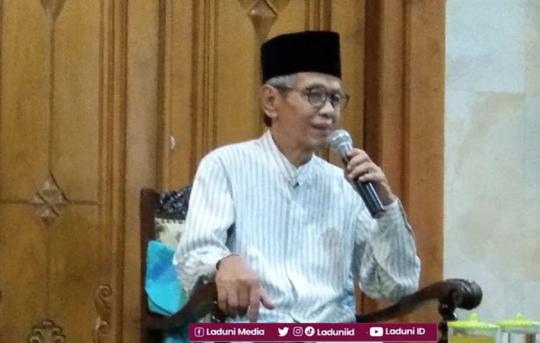 Biografi KH. Ahmad Haris Shodaqoh, Pengasuh Pesantren Al-Itqon Semarang