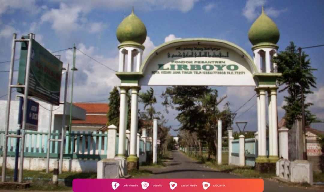 Ziarah di Makam KH. Marzuqi Dahlan, Masyayikh Pesantren Lirboyo