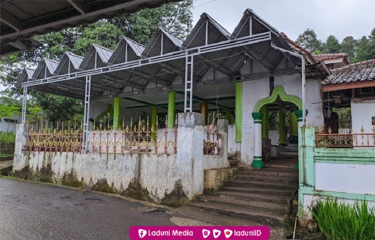 Ziarah di Makam Dimyati al-Bantani, Wali Pakunya Banten