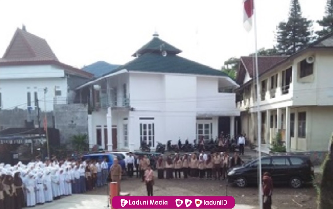 Ziarah di Makam KH. Idham Chalid, Ketua PBNU Tiga Zaman