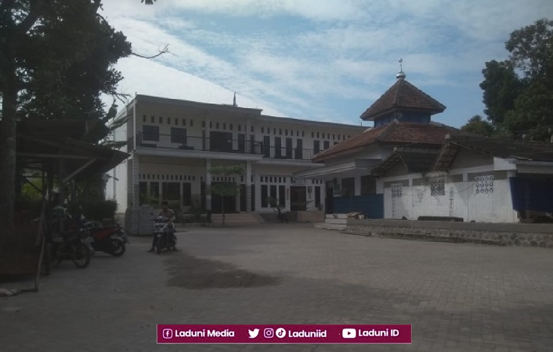 Ziarah di Makam KH. Shodiq Damanhuri, Muasis Pesantren APIS Sanan Gondang Blitar