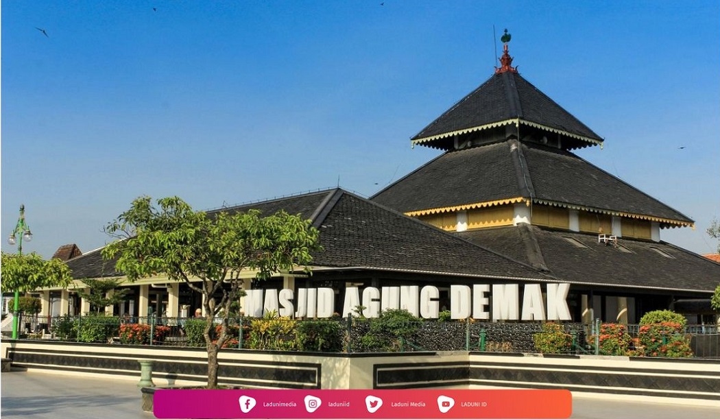 Ziarah di Makam Raden Patah, Sang Pendiri Kesultanan Demak