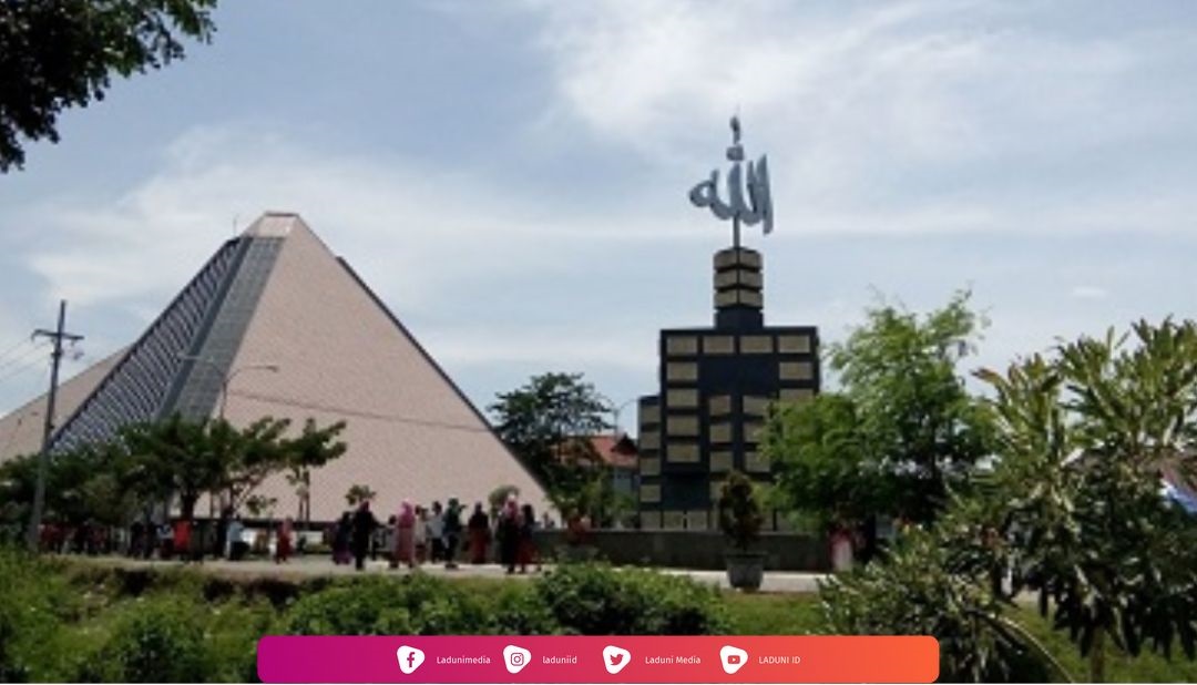 Ziarah di Makam KH. Salahuddin Wahid (Gus Sholah), Masyayikh Pesantren Tebuireng Jombang