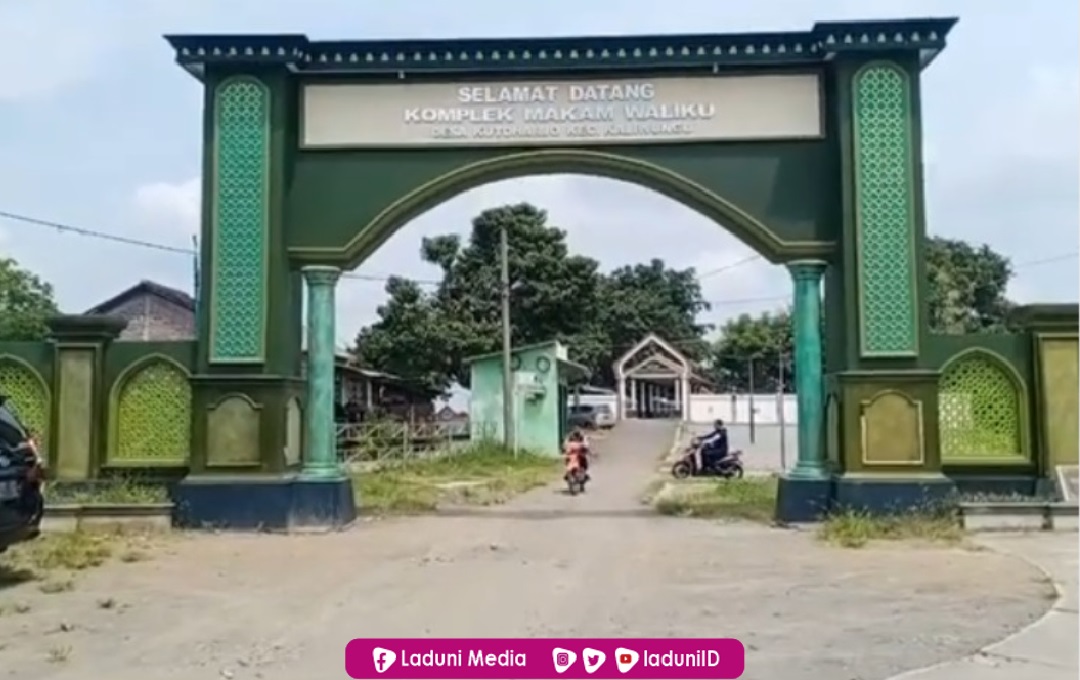 Ziarah di Makam KH. Humaidullah Irfan, Pengasuh ke-3 Pesantren Apik Kaliwungu, Kendal