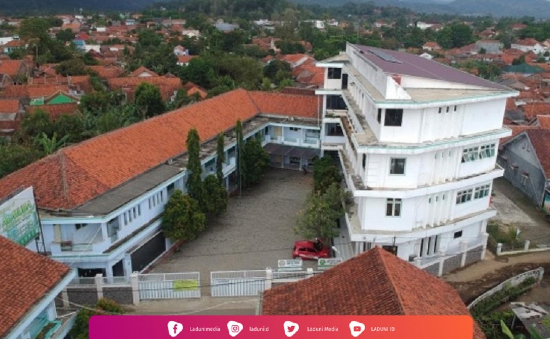 Ziarah di Makam KH. Hasan Besari Ponorogo, Guru dari Segala Guru