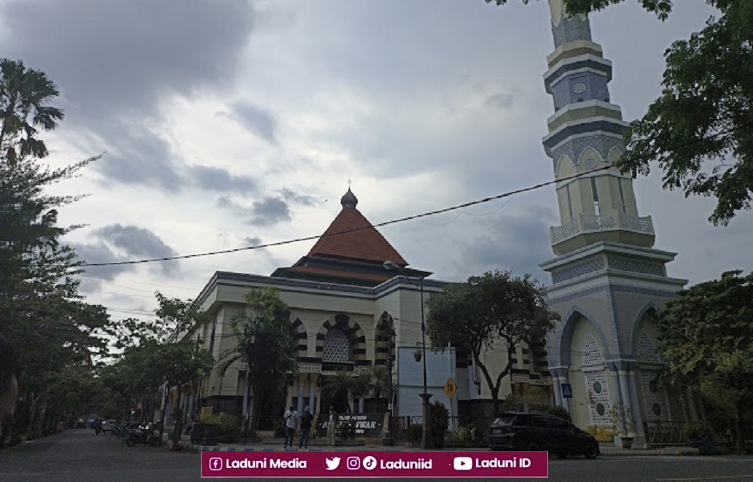 Ziarah di Makam Syekh Romo KH. Abdul Jalil Bin Mustaqiem, Mursid Tarekat Sadziliyah Tulungagung