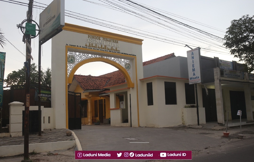 Ziarah di Makam KH. Tubagus Ahmad Hasuri Thohir, Pendiri Pesantren At-Thahiriyah, Kota Serang