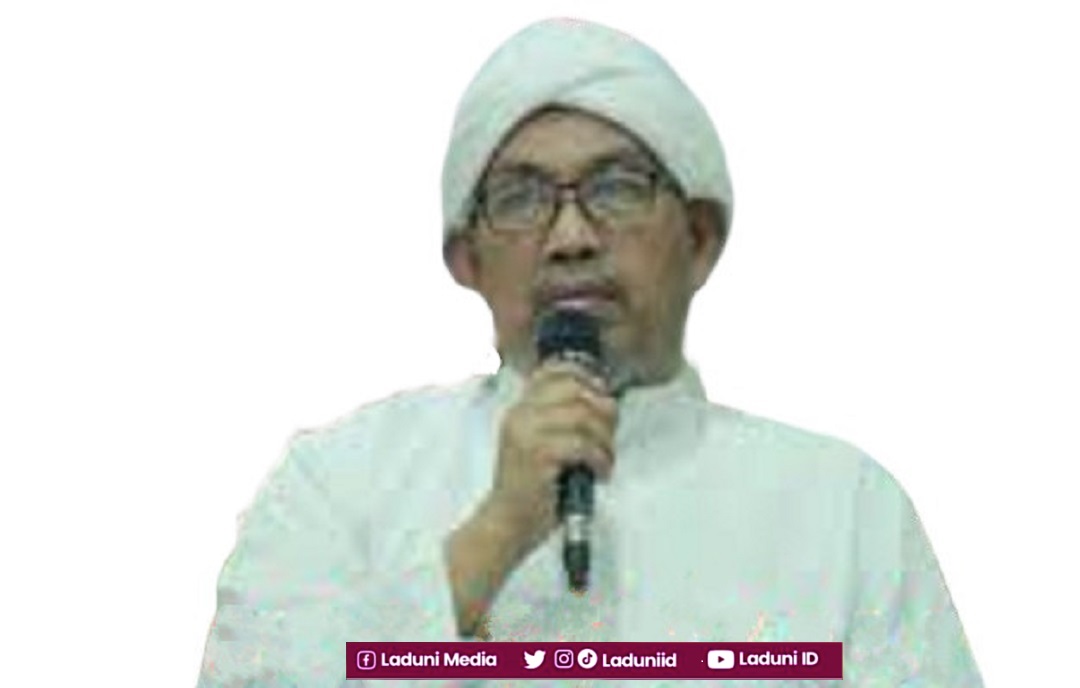 Biografi KH. Ahmad Ghozali, Pengasuh Pesantren Al-Mubarok Lanbulan, Kab. Sampang