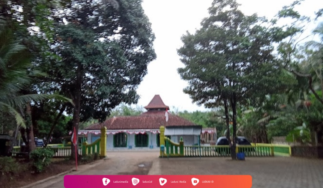 Ziarah di Makam Tuan Guru Loning, Mursyid Thariqah Syathoriyah Purworejo