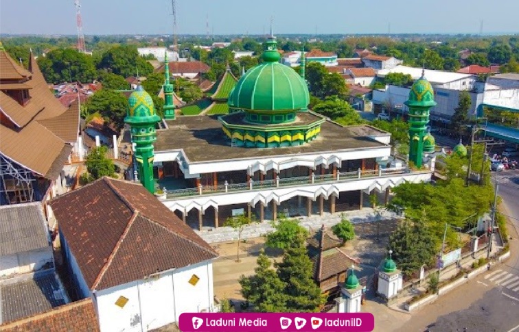 Ziarah di Makam Sayyid Abdurrahman Basyaiban (Mbah Sambu), Penyebar Agama Islam di Lasem