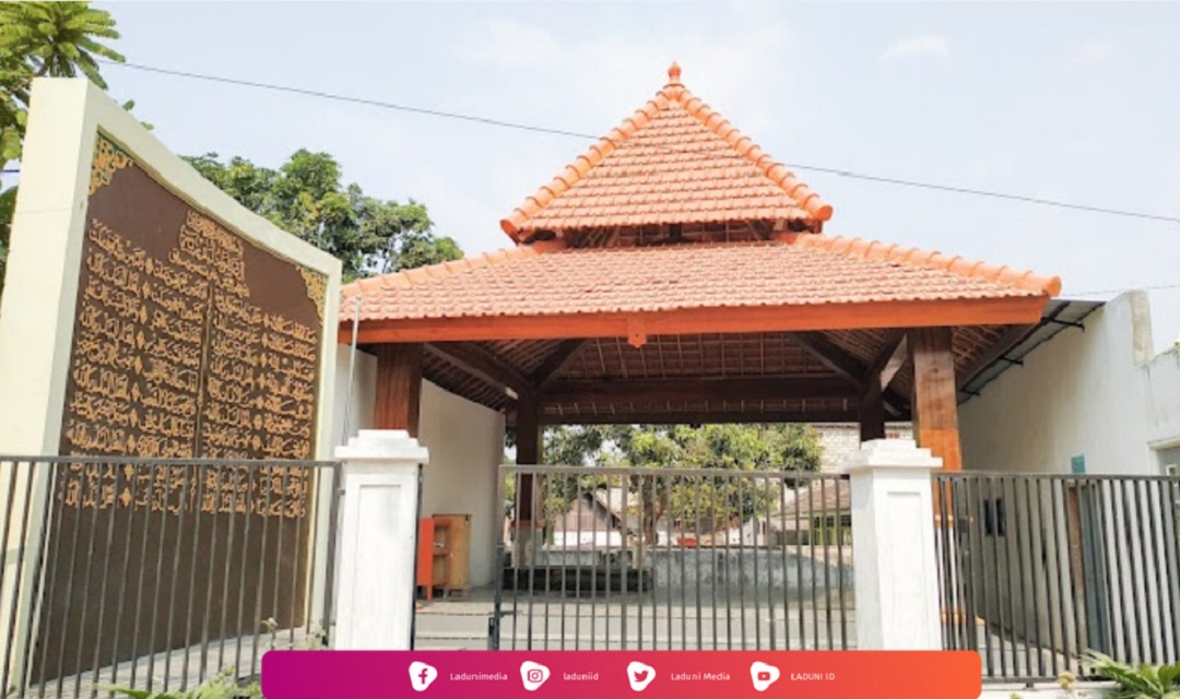 Ziarah di Makam KH. Ali Manshur di Tuban, Pencipta Sholawat Badar