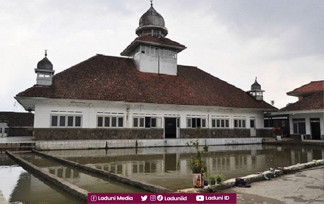 Ziarah di Makam KH. M. Dimyati, Masyayikh Pesantren Sukamiskin