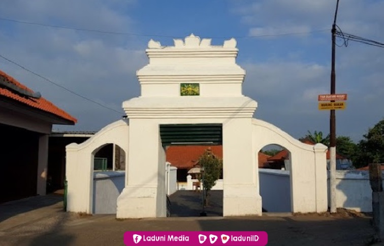 Ziarah di Makam Kyai Nur Iman Mlangi, Sosok Bangsawan menjadi Ulama