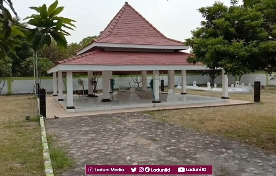 Ziarah di Makam KH. Munir Mawardi, Pengasuh pesantren Al-Muniroh, Gresik