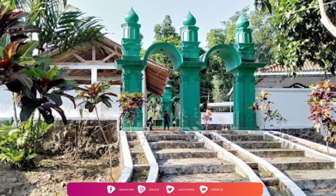 Ziarah di Makam Ki Gede Penatas Angin, Penyebar Siar Islam di Selatan Pekalongan