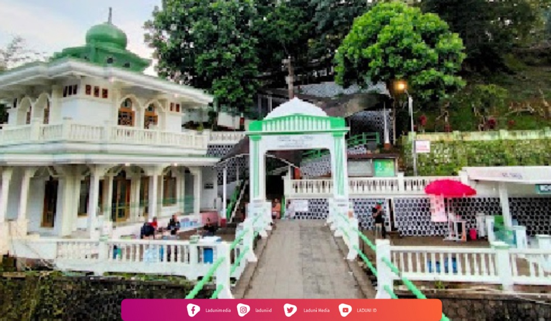 Ziarah di Makam Syech Abdul Muhyi, Penyebar Agama Islam di Tasikmalaya