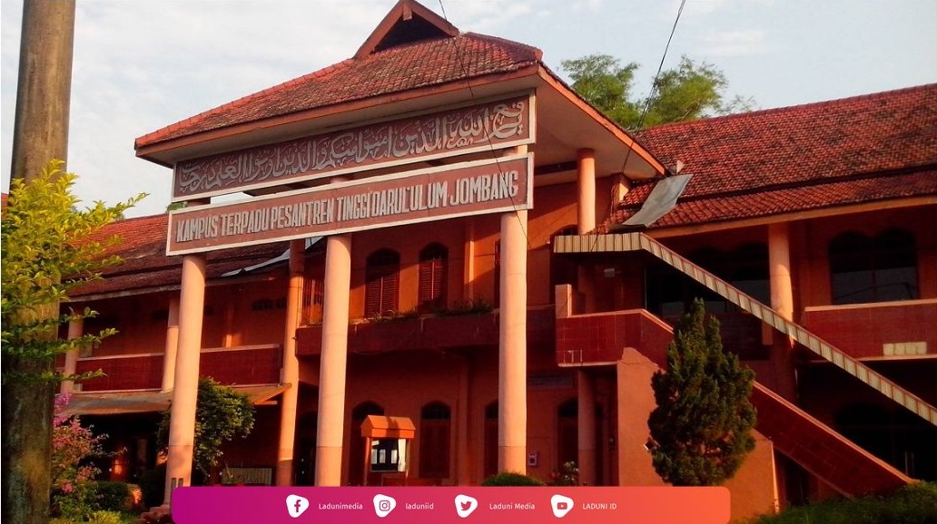 Ziarah di Makam KH. Musta'in Romly, Ulama Visioner dari Jombang