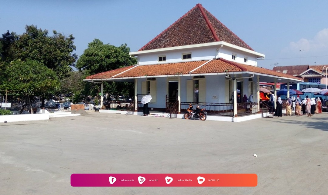 Ziarah di Makam Habib Ahmad bin Abdullah bin Thalib Al Atthas, Pendakwah Islam di kota Pekalongan