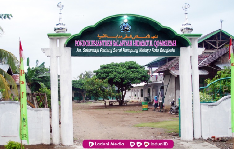 Pesantren Hidayatul Qomariyah Bengkulu