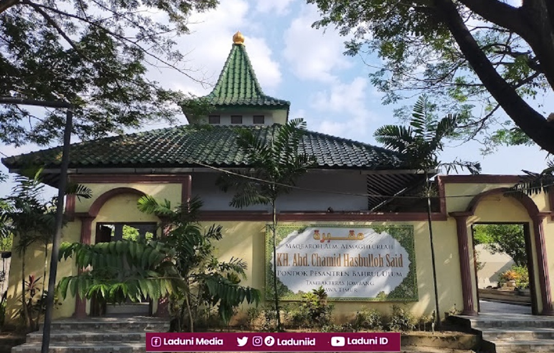 Ziarah di Makam KH. Abdul Hamid Chasbullah, Pengasuh Pondok Pesantren Bahrul Ulum, Jombang