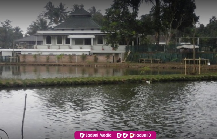 Ziarah di Makam KH. Mahfudz Ridwan, Muasis Pesantren Edi Mancoro