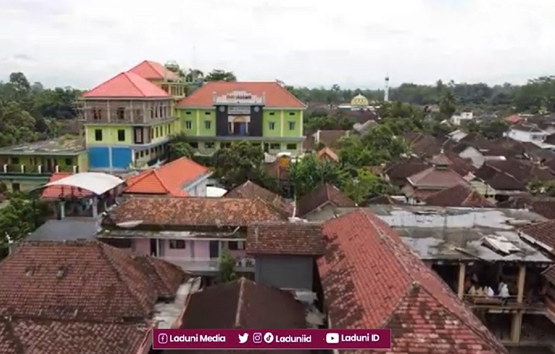 Ziarah di Makam KH. Khozin Yahya, Pengasuh Pesantren Raudlatul Ulum Malang