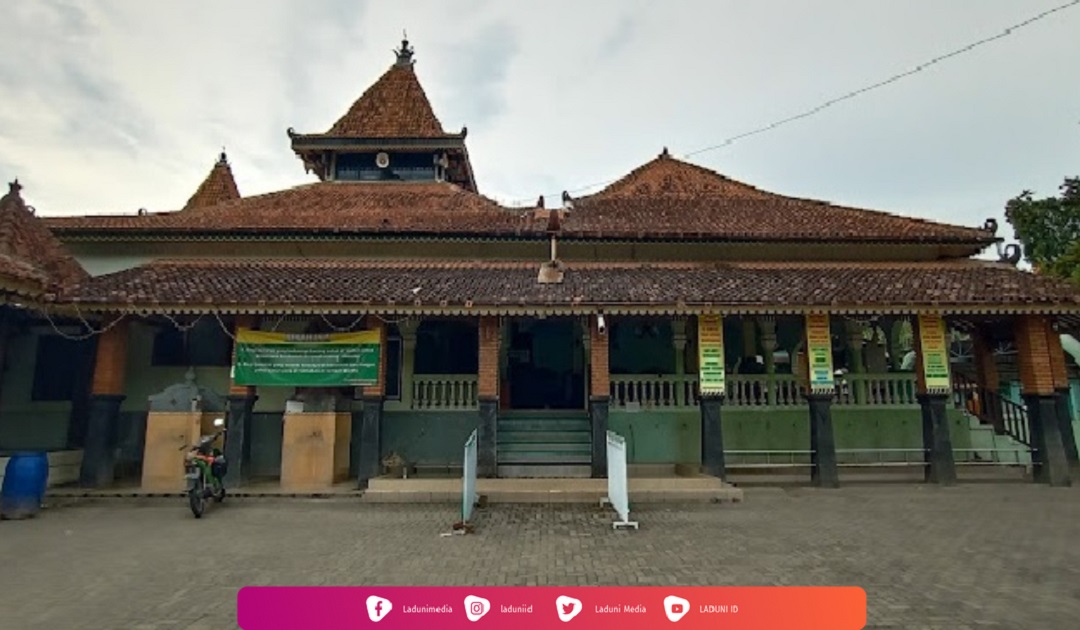 Ziarah di Makam KH. Ahmad Abdul Haq, Masyayik Pesantren Darussalam Watucongol