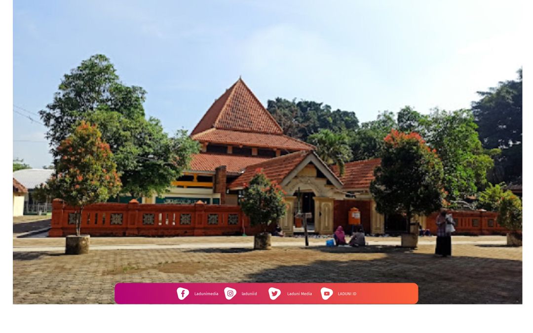 Ziarah di Makam Syekh Jumadil Kubro, Gurunya para Walisongo