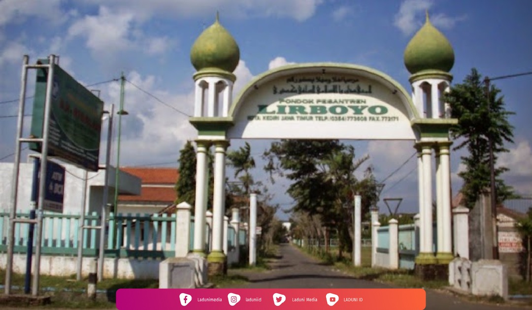 Ziarah di Makam KH. Mahrus Aly, Masyayikh Pesantren Lirboyo Kediri