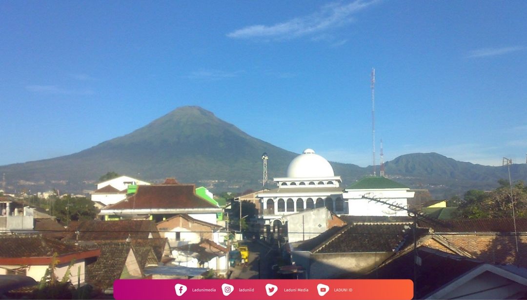 Ziarah di Makam KH. Muhaiminan Gunardho, Mursid dari Parakan