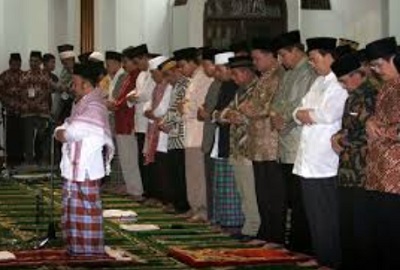 Bagaimanakah sikap Makmum ketika Imam Lupa Rakaatnya?