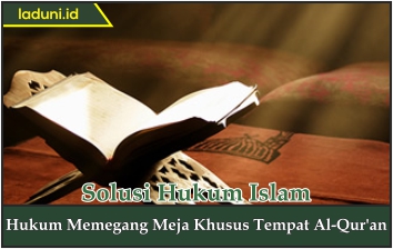 Hukum Memegang Meja Khusus Tempat Al Qur'an